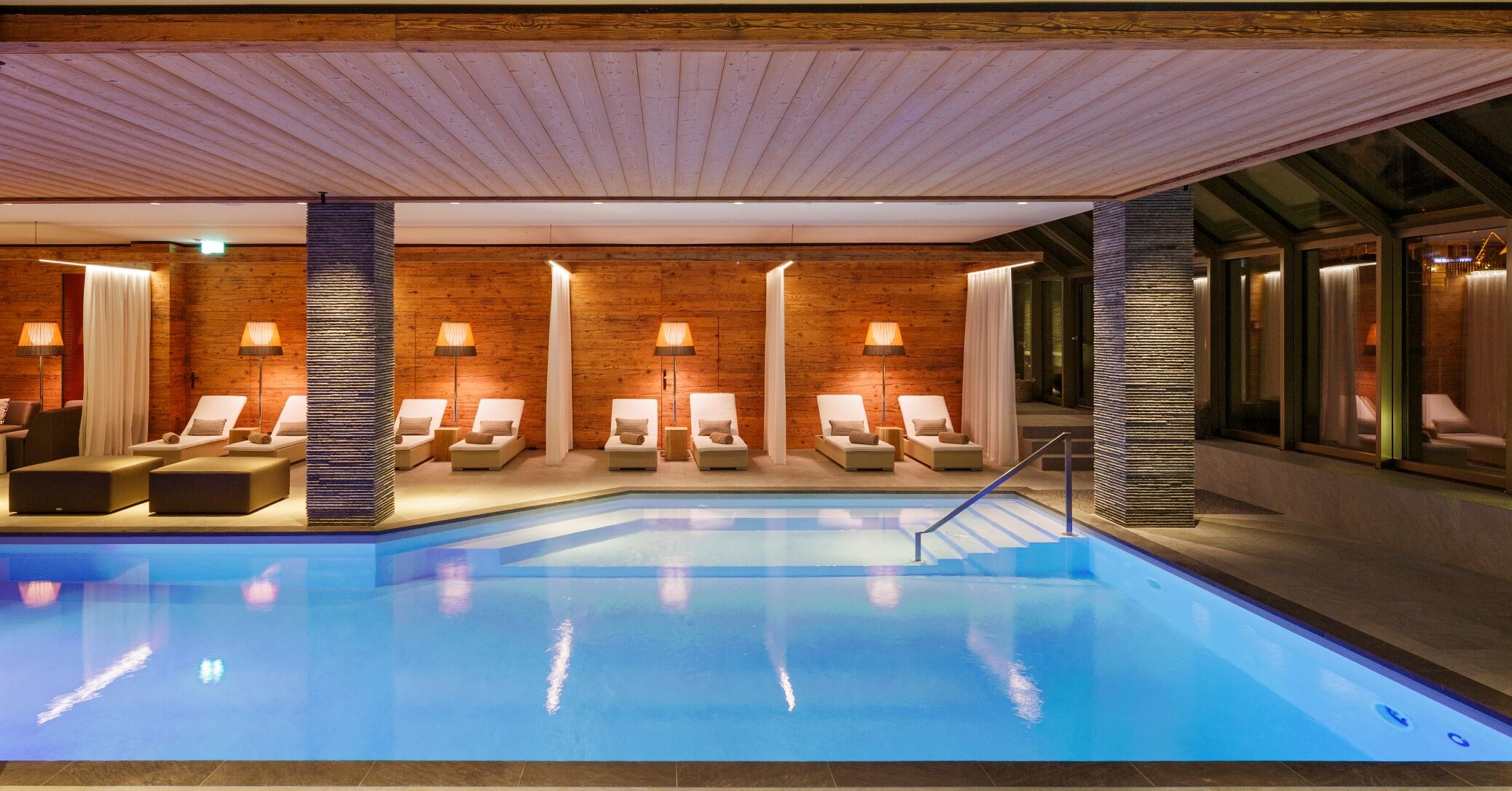 Spa Schwimmbad Whirlpool Sauna Spa Wellness Hotel Piz Buin Klosters