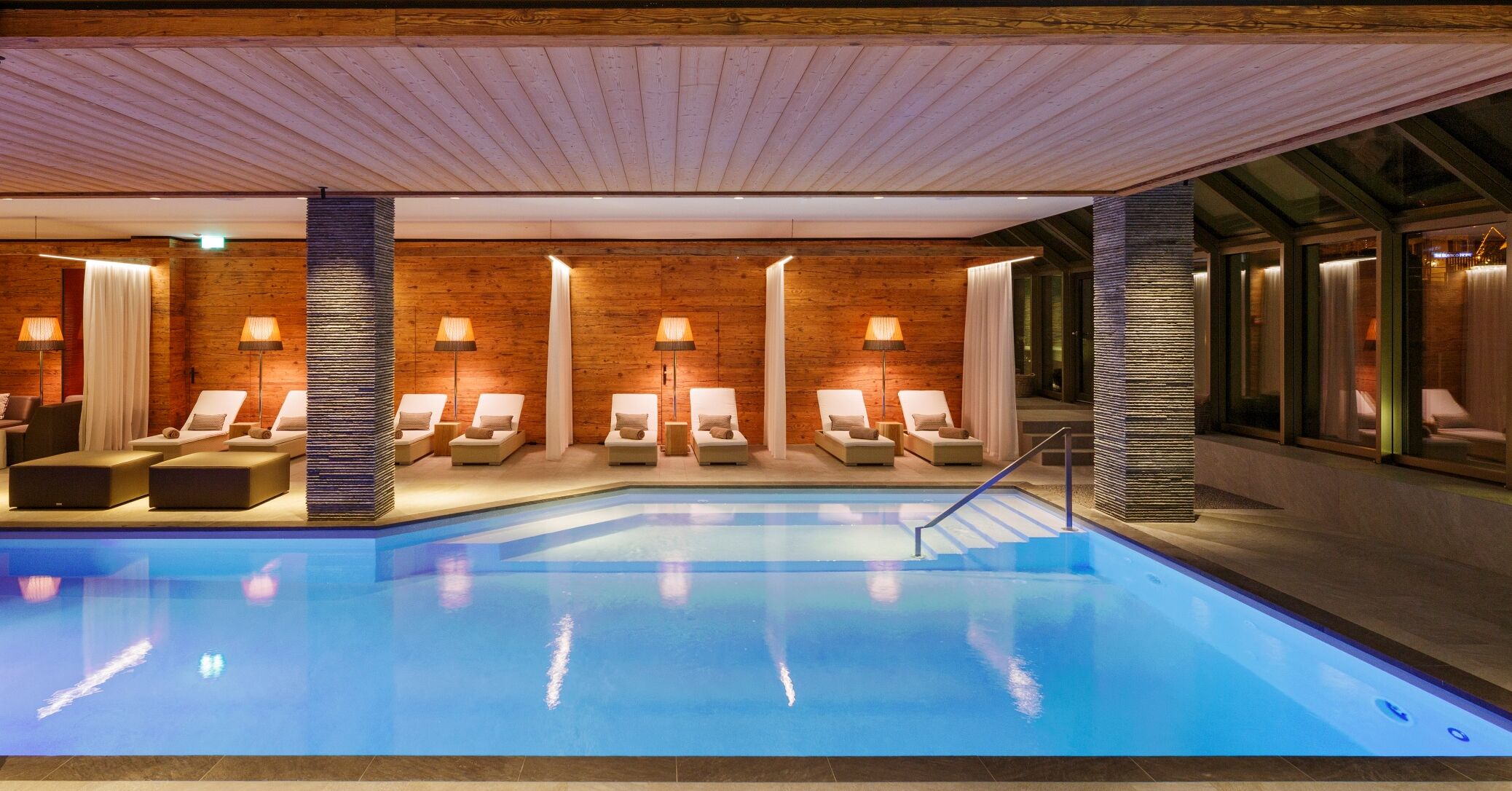 Spa Schwimmbad Whirlpool Sauna Spa Wellness Hotel Piz Buin Klosters